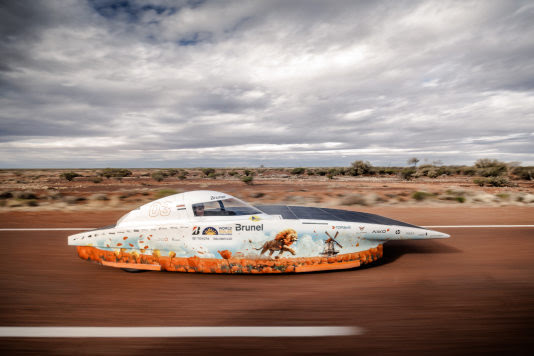 Elias Wawoe maintains leading position with Brunel Solar Team despite changeable weather in Australian&nbsp;outback